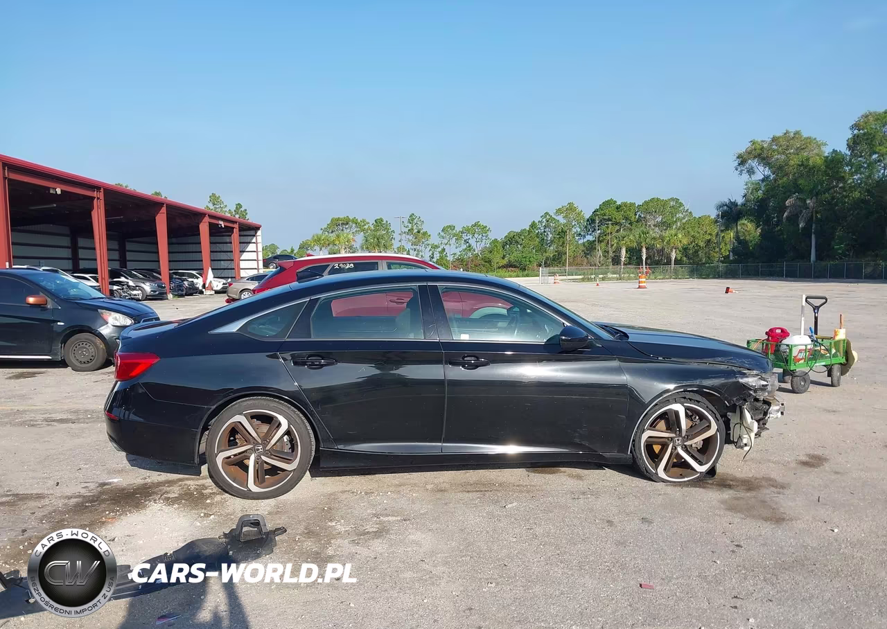 2018 Honda Accord Sport 2.0T VIN:1HGCV2F30JA010746 - 13