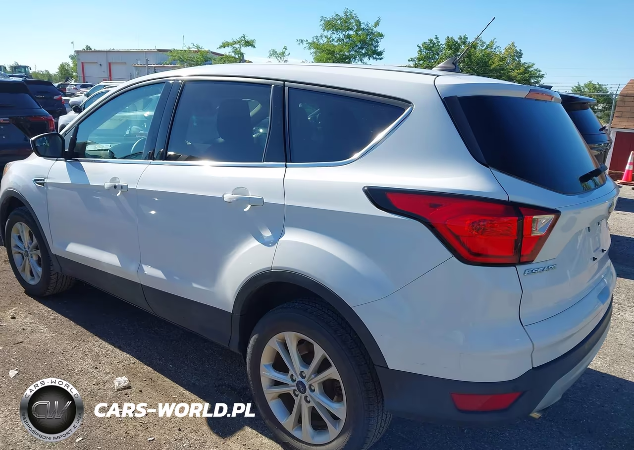 2019 Ford Escape Se VIN:1FMCU9GDXKUC37939 - 3
