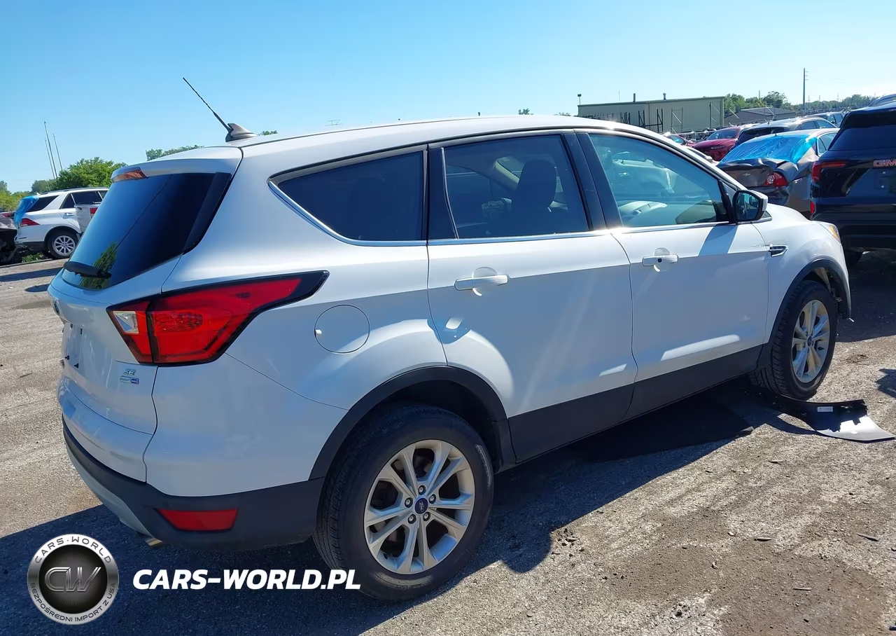 2019 Ford Escape Se VIN:1FMCU9GDXKUC37939 - 4