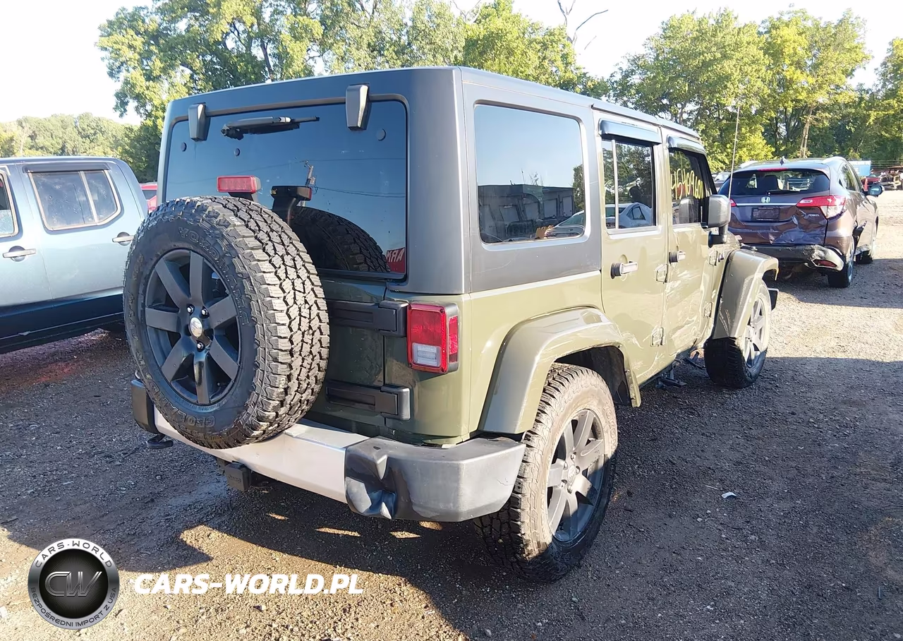 2015 Jeep Wrangler Unlimited Sahara VIN:1C4BJWEG0FL645186 - 4