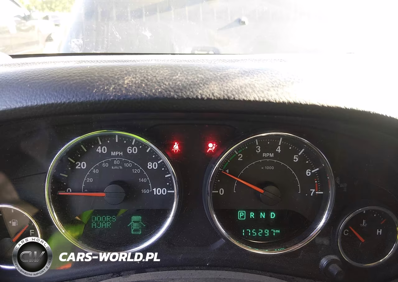 2015 Jeep Wrangler Unlimited Sahara VIN:1C4BJWEG0FL645186 - 7
