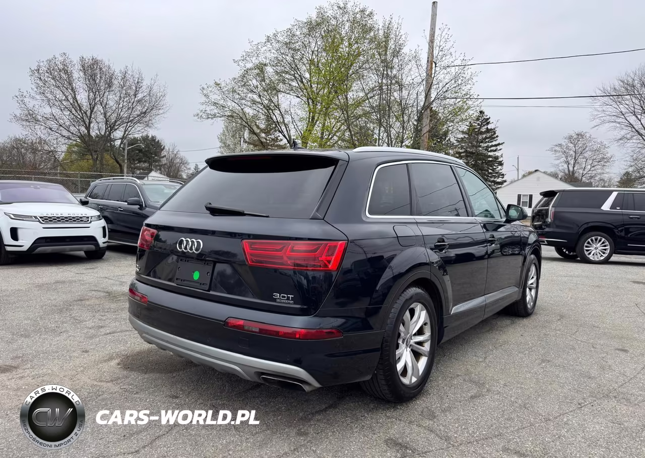 2017 Audi Q7 Premium Plus VIN:WA1LAAF7XHD031470 - 4