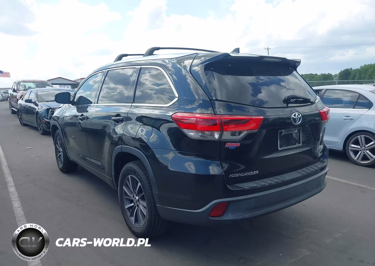 2017 Toyota Highlander Xle VIN:5TDKZRFH5HS516900 - 3