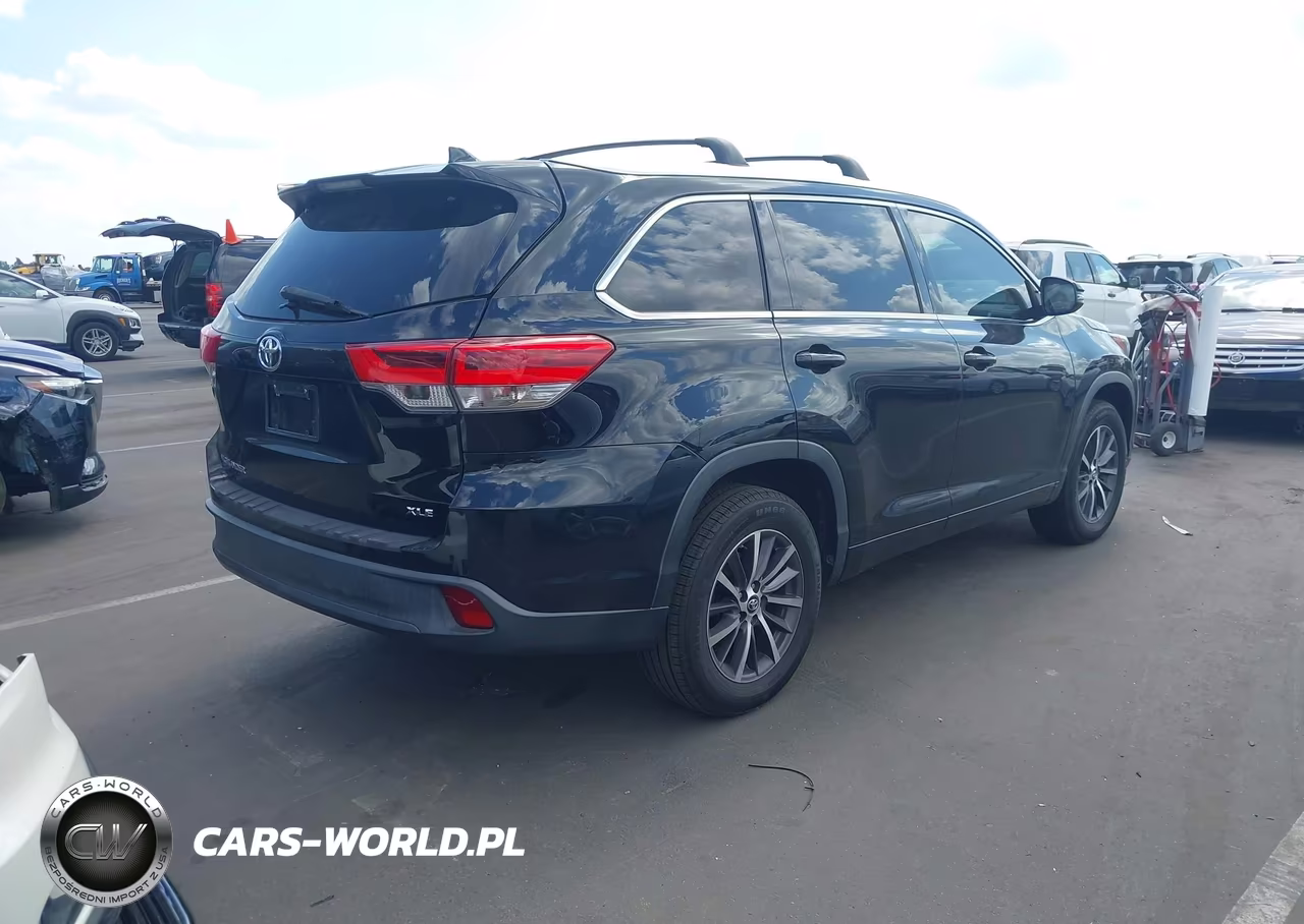 2017 Toyota Highlander Xle VIN:5TDKZRFH5HS516900 - 4