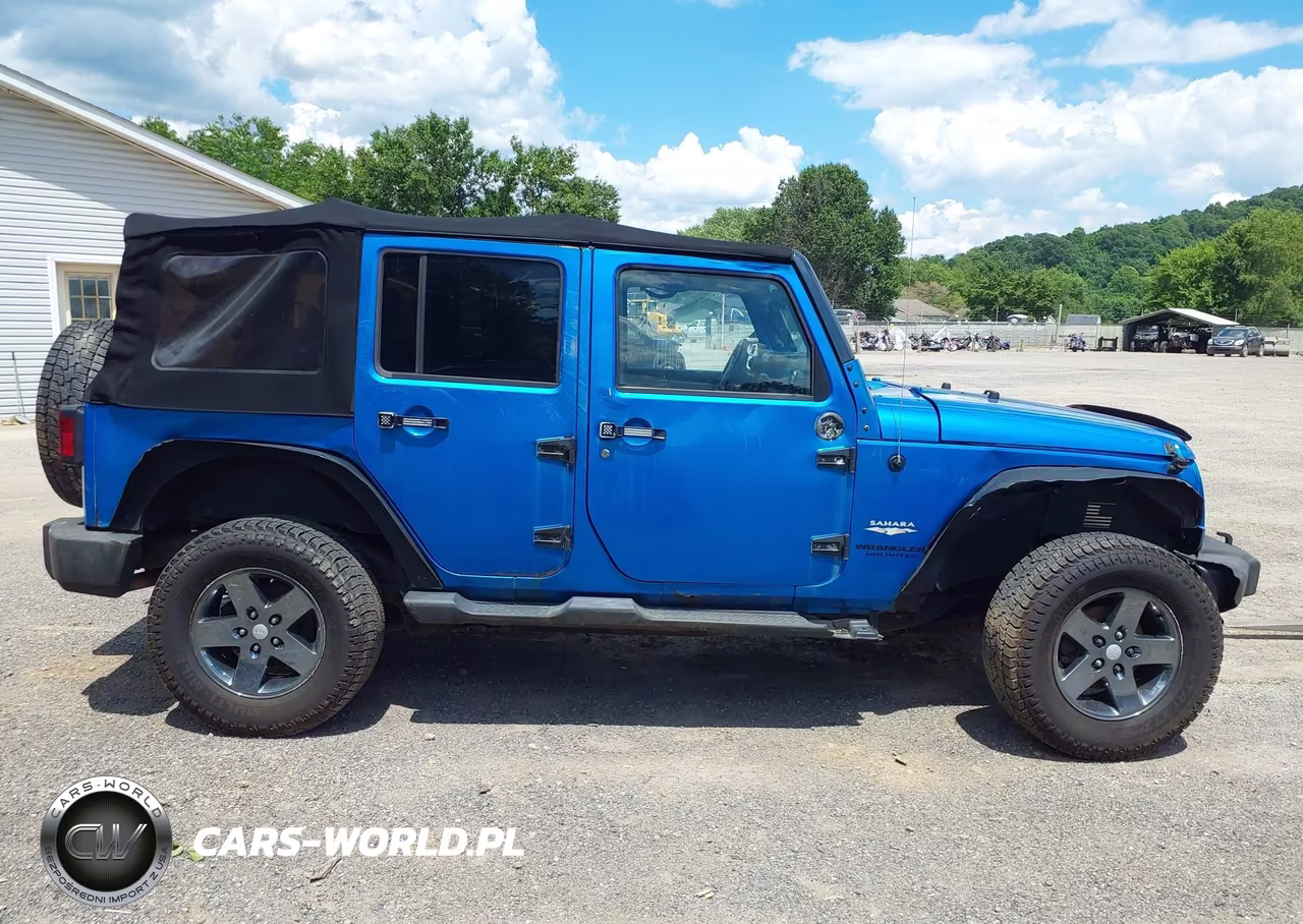 2015 Jeep Wrangler Unlimited Sahara VIN:1C4BJWEG6FL525408 - 13