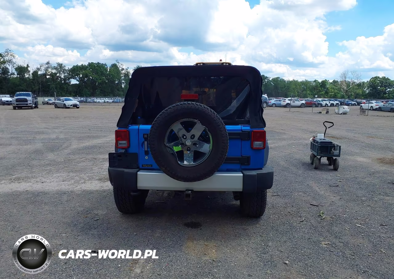 2015 Jeep Wrangler Unlimited Sahara VIN:1C4BJWEG6FL525408 - 16