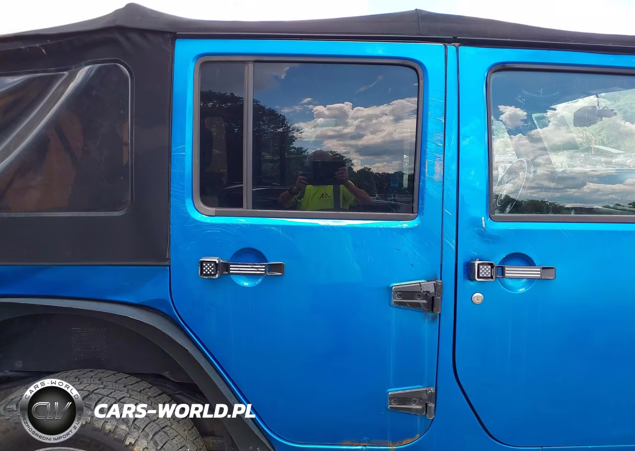 2015 Jeep Wrangler Unlimited Sahara VIN:1C4BJWEG6FL525408 - 18