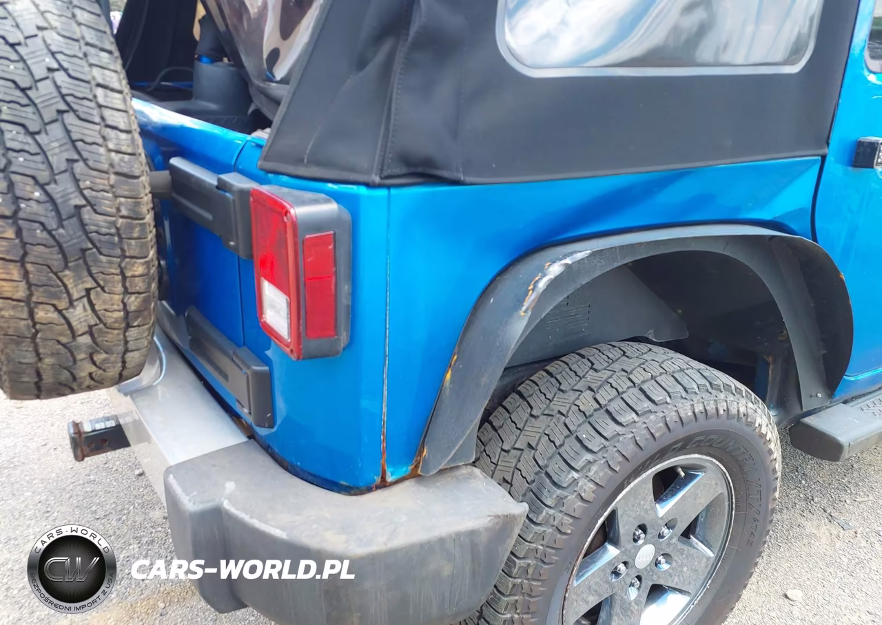 2015 Jeep Wrangler Unlimited Sahara VIN:1C4BJWEG6FL525408 - 19