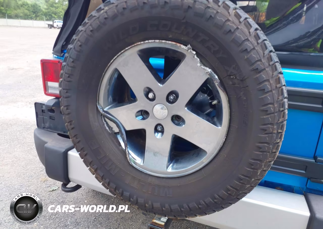 2015 Jeep Wrangler Unlimited Sahara VIN:1C4BJWEG6FL525408 - 20