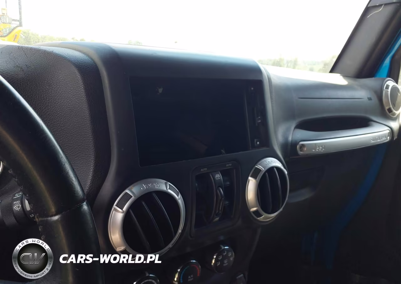 2015 Jeep Wrangler Unlimited Sahara VIN:1C4BJWEG6FL525408 - 21