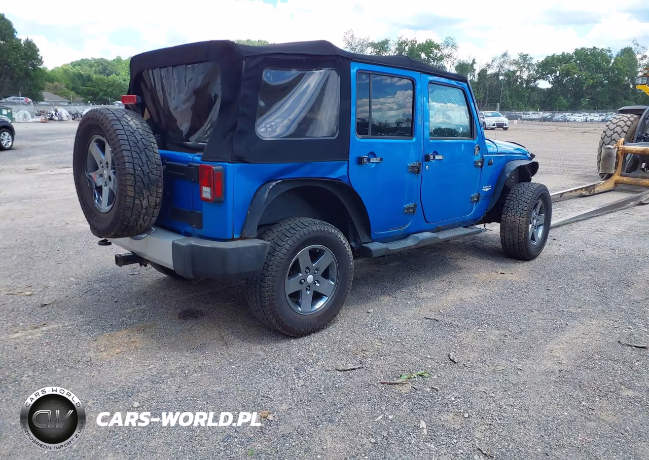 2015 Jeep Wrangler Unlimited Sahara VIN:1C4BJWEG6FL525408 - 4