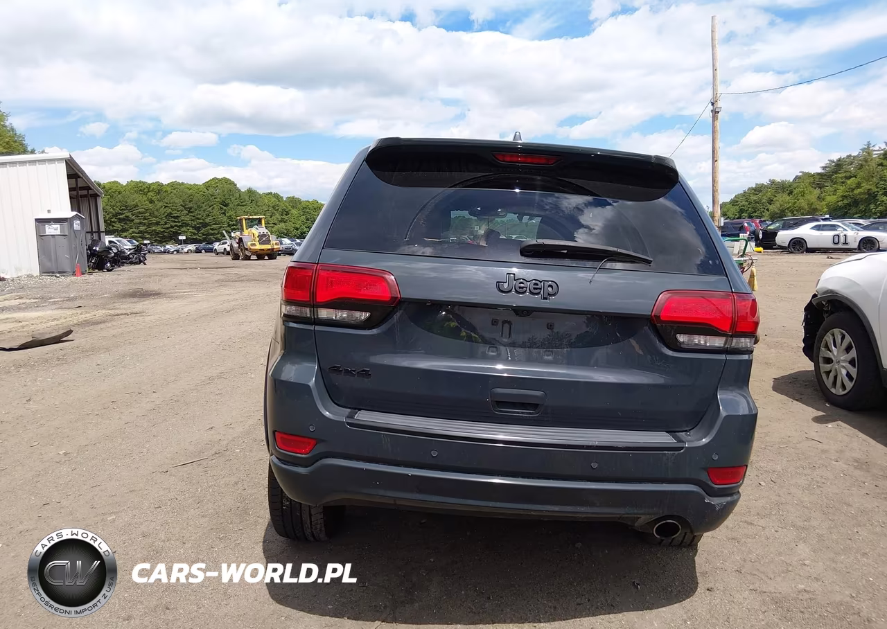 2017 Jeep Grand Cherokee Altitude 4X4 VIN:1C4RJFAG7HC895192 - 17
