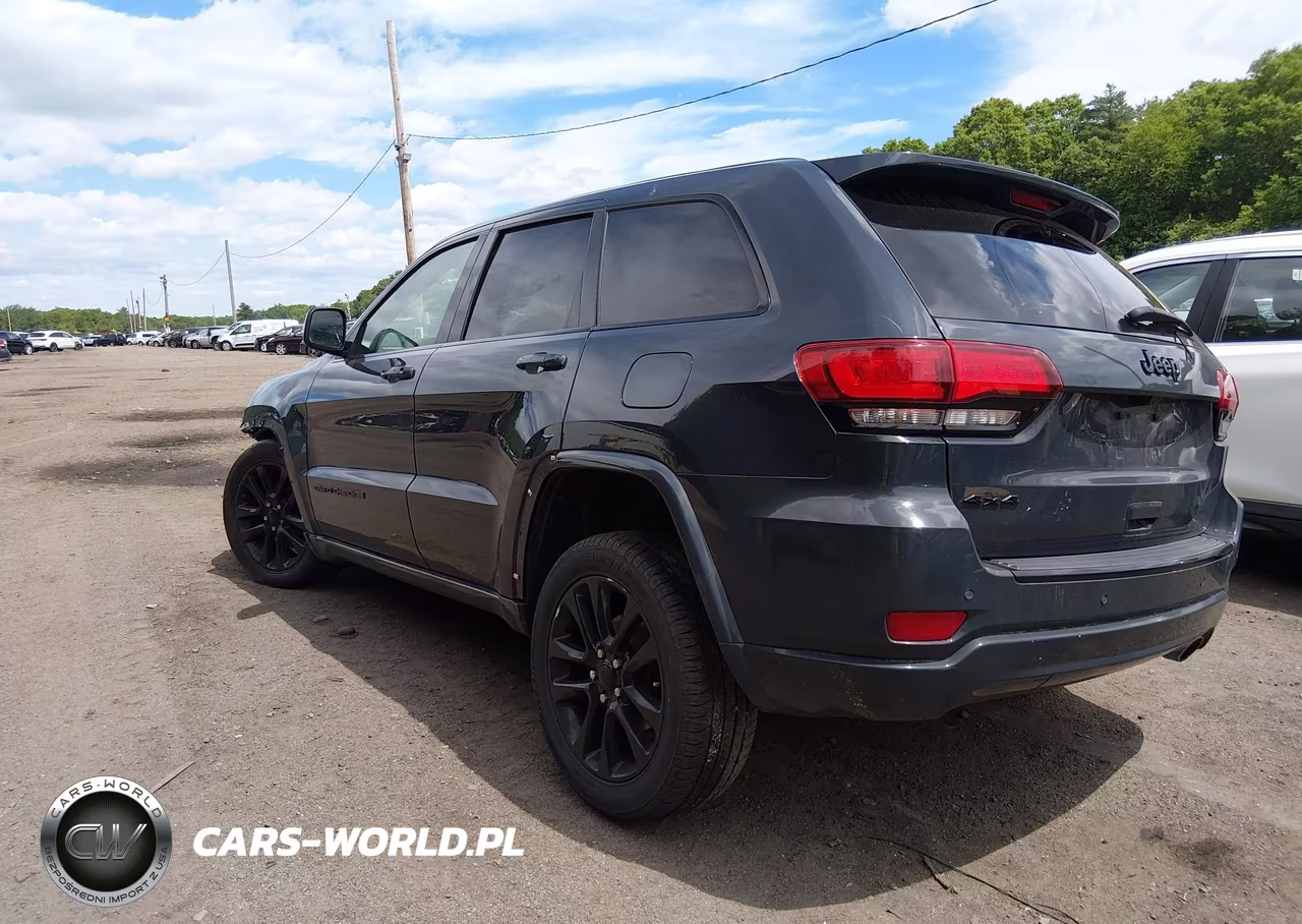 2017 Jeep Grand Cherokee Altitude 4X4 VIN:1C4RJFAG7HC895192 - 3