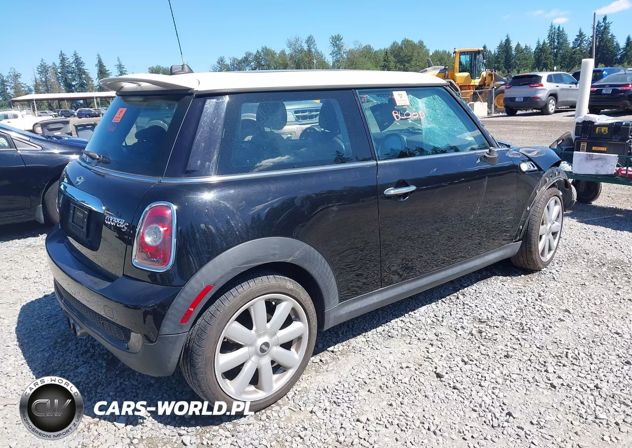 2009 Mini Cooper S VIN:WMWMF73599TW86077 - 4