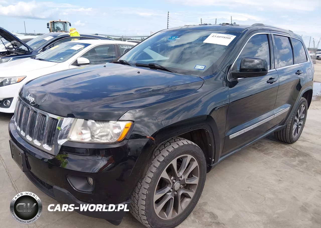 2013 Jeep Grand Cherokee Laredo VIN:1C4RJEAT0DC650932 - 2