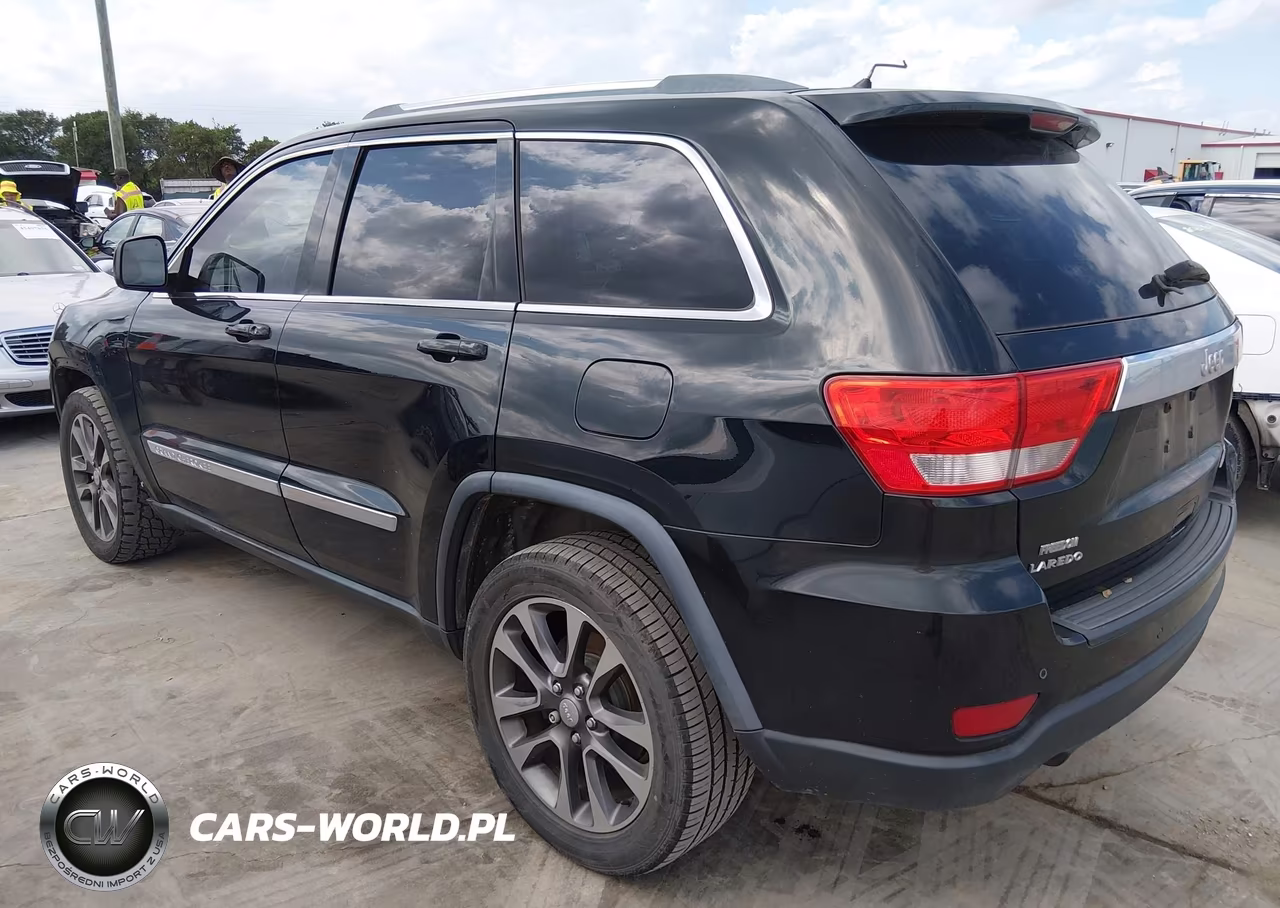 2013 Jeep Grand Cherokee Laredo VIN:1C4RJEAT0DC650932 - 3