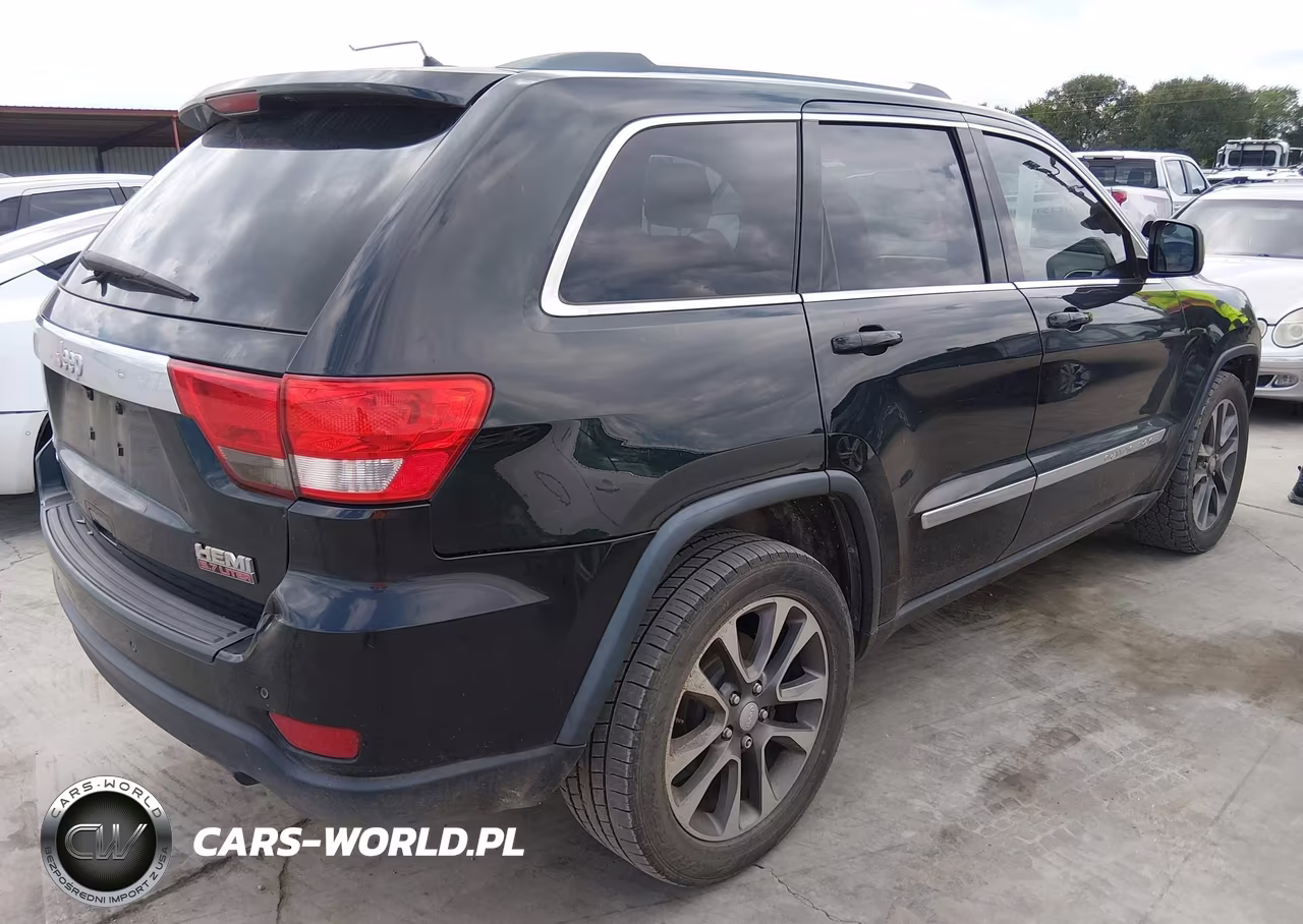 2013 Jeep Grand Cherokee Laredo VIN:1C4RJEAT0DC650932 - 4