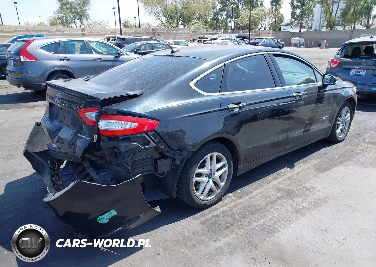 2016 Ford Fusion Energi Titanium VIN:3FA6P0SU4GR229738 - 4