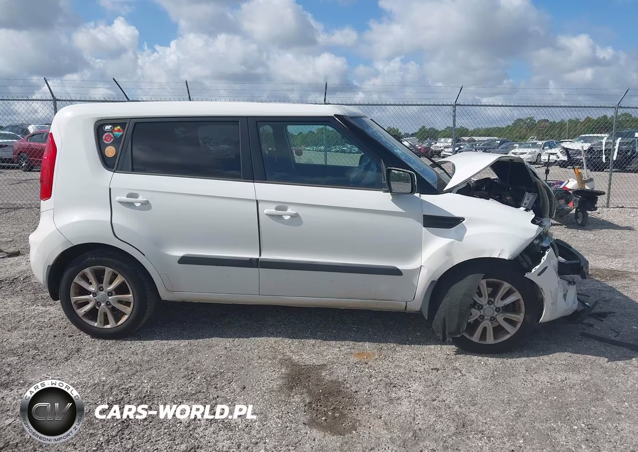 2013 Kia Soul + VIN:KNDJT2A6XD7523453 - 13
