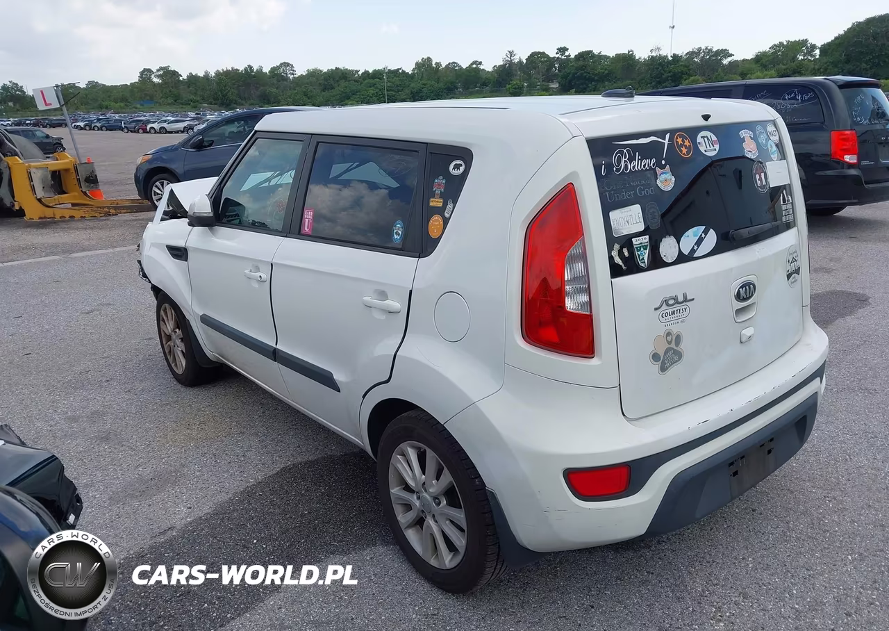 2013 Kia Soul + VIN:KNDJT2A6XD7523453 - 3