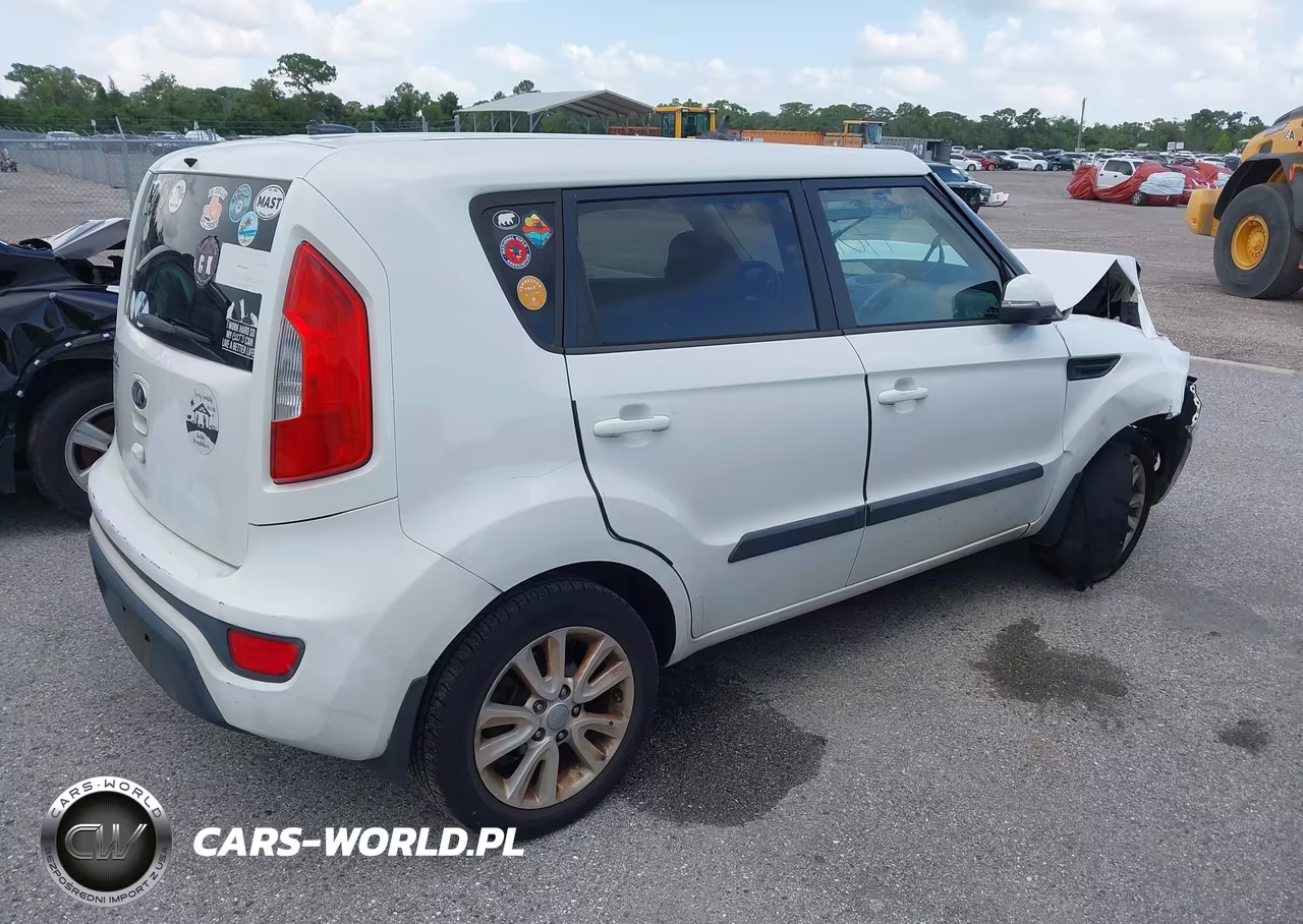 2013 Kia Soul + VIN:KNDJT2A6XD7523453 - 4