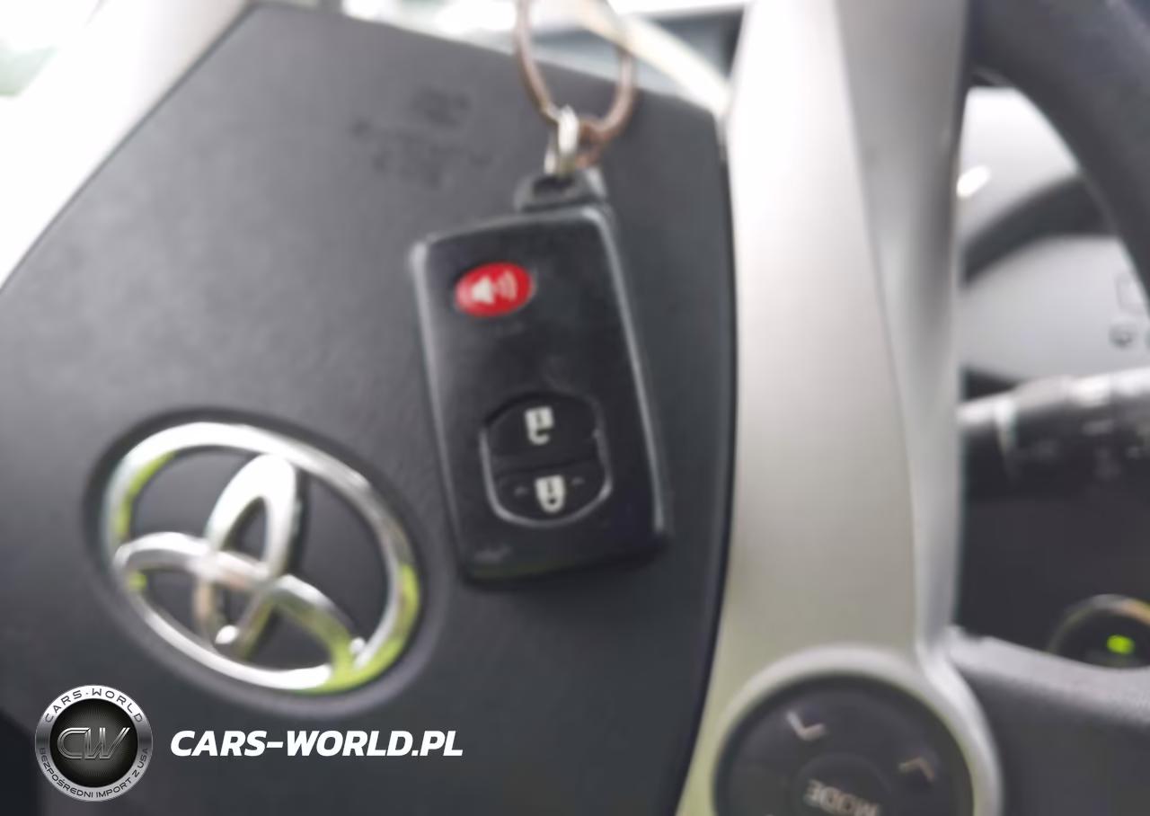 2011 Toyota Prius Two VIN:JTDKN3DU7B1376202 - 11