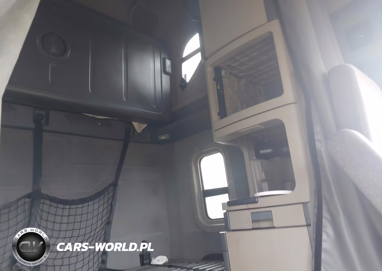 2016 Freightliner Cascadia 125 VIN:3AKJGLD54GSHR8549 - 11