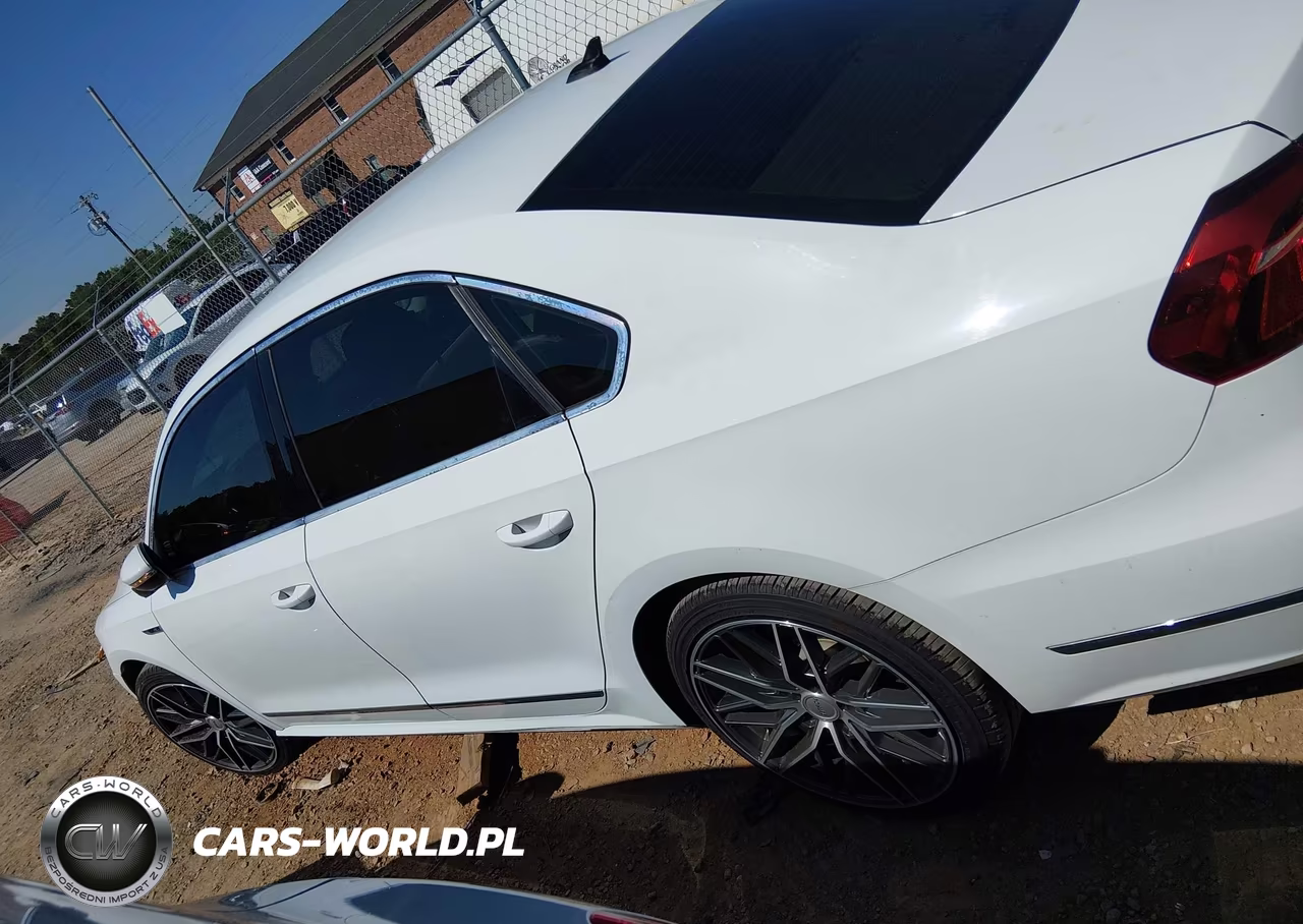 2017 Volkswagen Passat 1.8T R-Line VIN:1VWDT7A38HC065082 - 14