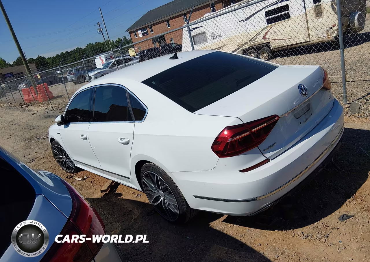 2017 Volkswagen Passat 1.8T R-Line VIN:1VWDT7A38HC065082 - 3