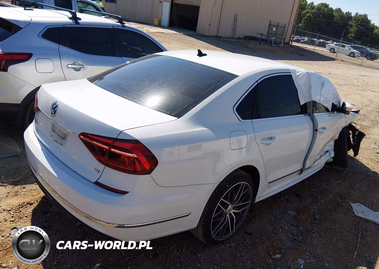 2017 Volkswagen Passat 1.8T R-Line VIN:1VWDT7A38HC065082 - 4