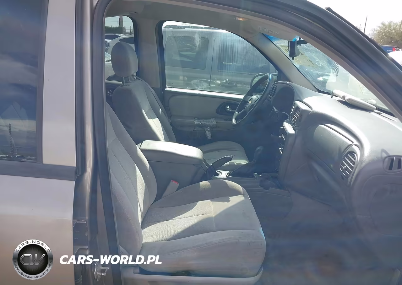 2005 Chevrolet Trailblazer Ls VIN:1GNDS13S752385333 - 5