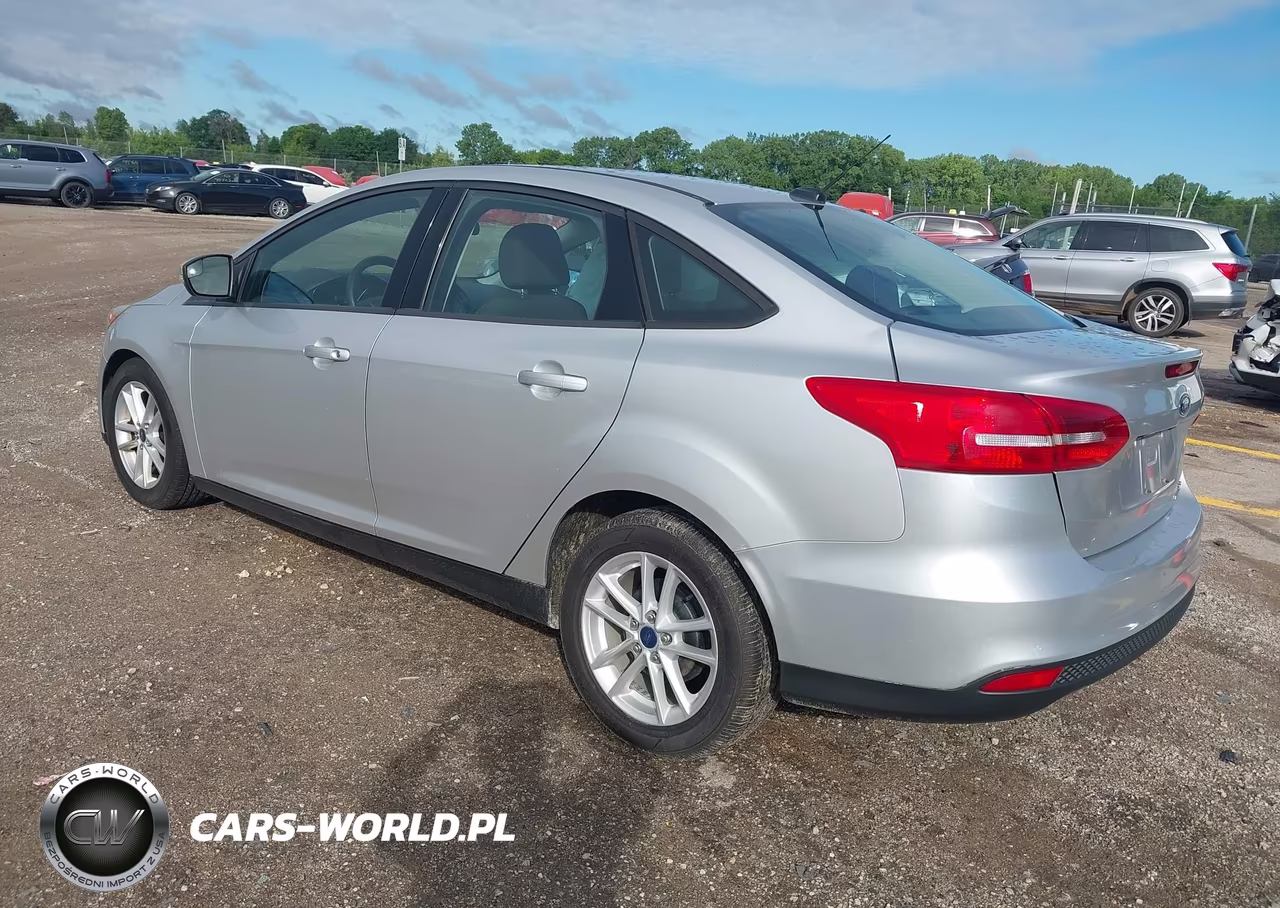 2015 Ford Focus Se VIN:1FADP3F28FL254575 - 3