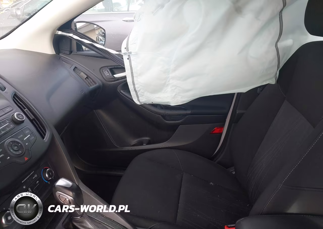 2015 Ford Focus Se VIN:1FADP3F28FL254575 - 5