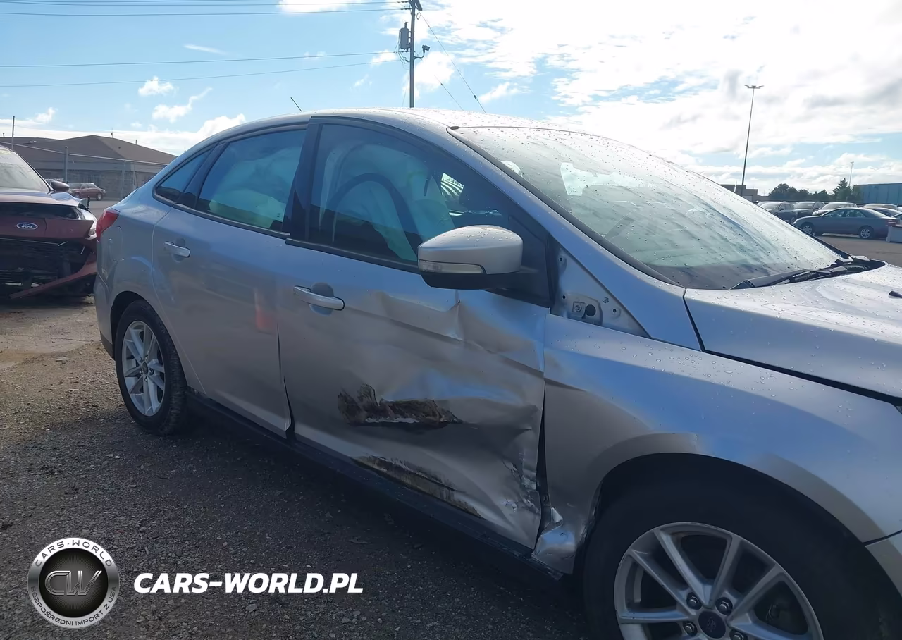 2015 Ford Focus Se VIN:1FADP3F28FL254575 - 6