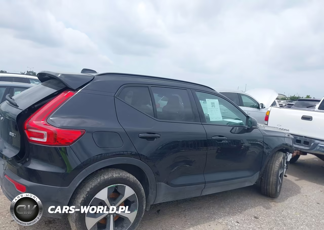 2025 Volvo Xc40 B5 Plus Dark Theme VIN:YV4L12UC7S2533705 - 13