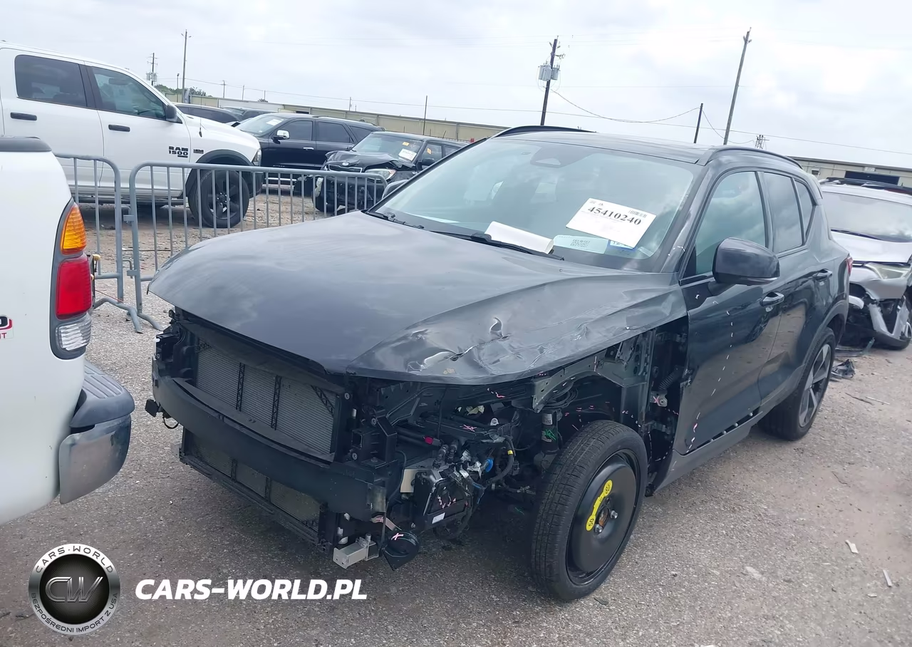 2025 Volvo Xc40 B5 Plus Dark Theme VIN:YV4L12UC7S2533705 - 2