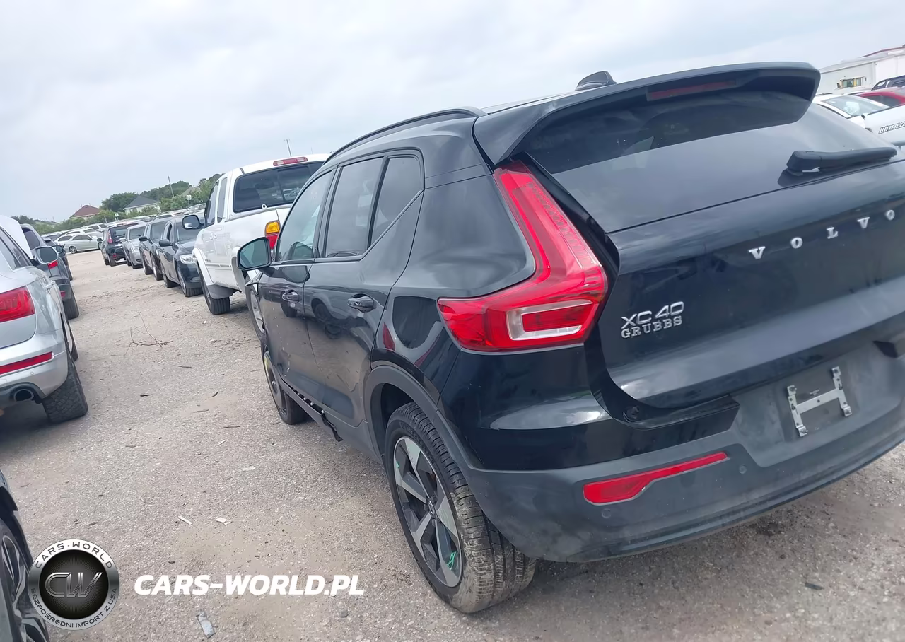 2025 Volvo Xc40 B5 Plus Dark Theme VIN:YV4L12UC7S2533705 - 3