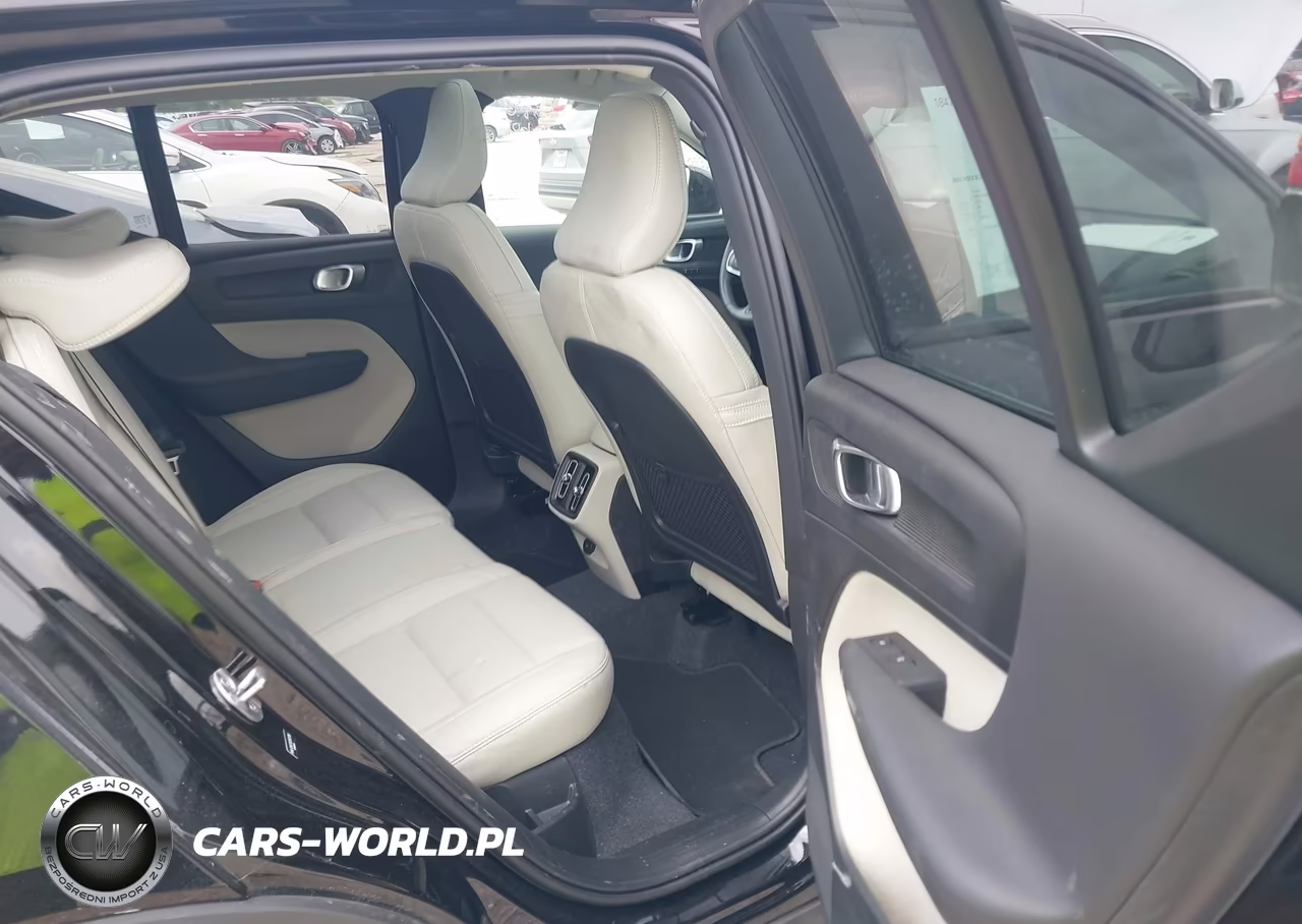 2025 Volvo Xc40 B5 Plus Dark Theme VIN:YV4L12UC7S2533705 - 8