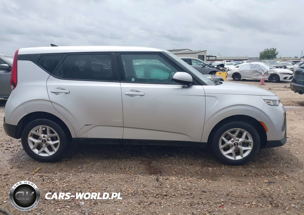 2021 Kia Soul S VIN:KNDJ23AUXM7772889 - 13