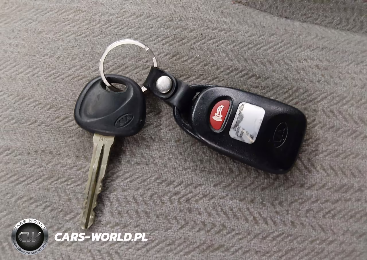 2008 Kia Optima Lx VIN:KNAGE123X85250631 - 11