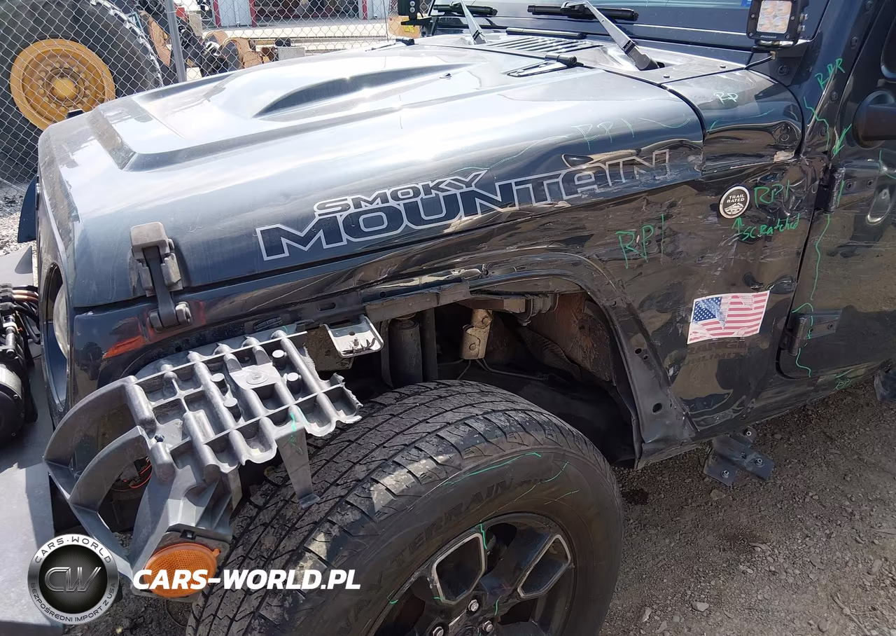2017 Jeep Wrangler Unlimited Smoky Mountain 4X4 VIN:1C4HJWEG1HL685287 - 6