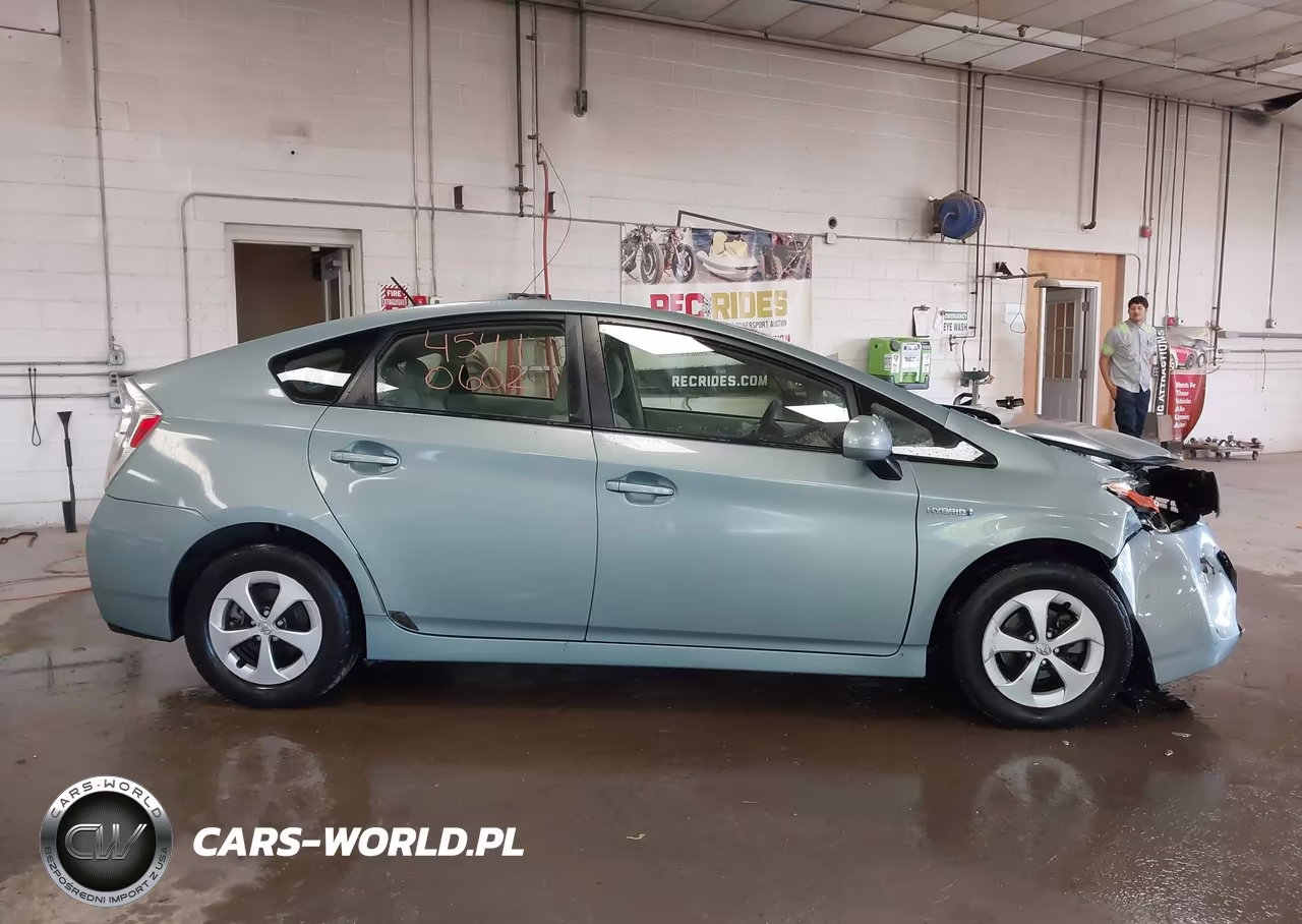 2013 Toyota Prius Two VIN:JTDKN3DU4D1669977 - 13
