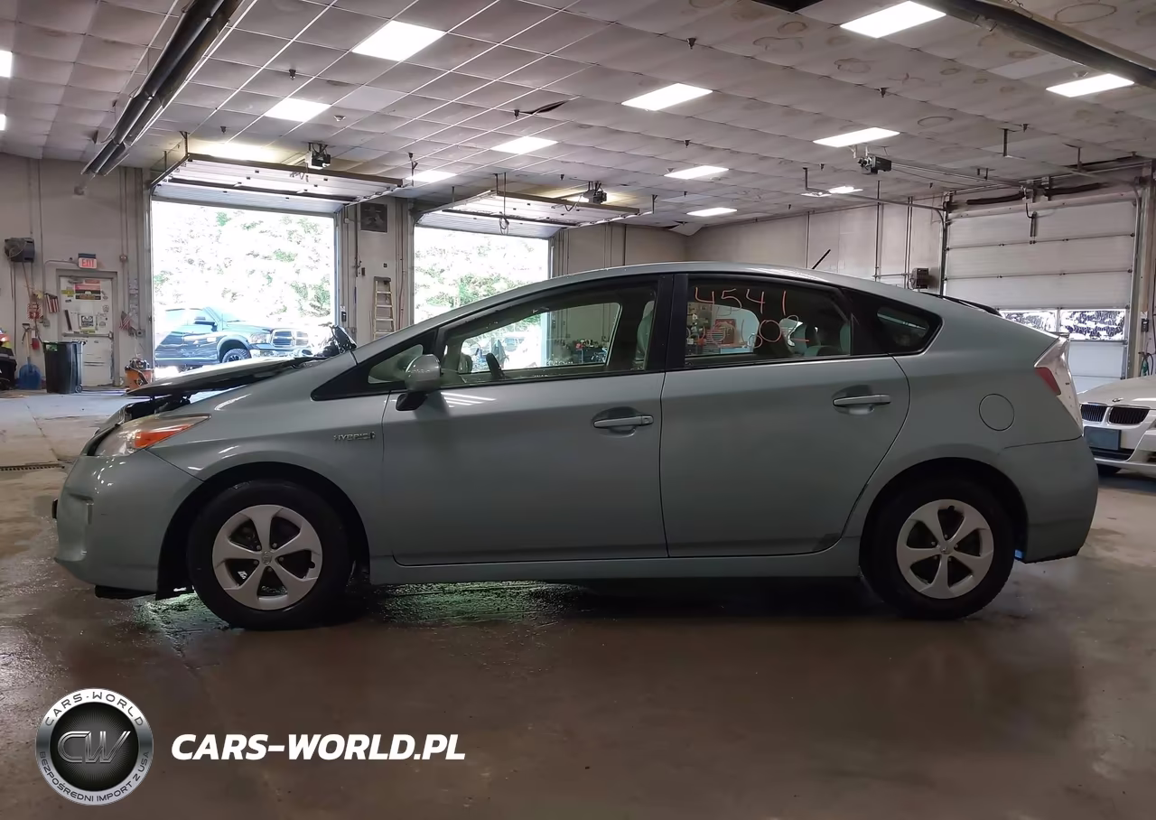 2013 Toyota Prius Two VIN:JTDKN3DU4D1669977 - 14