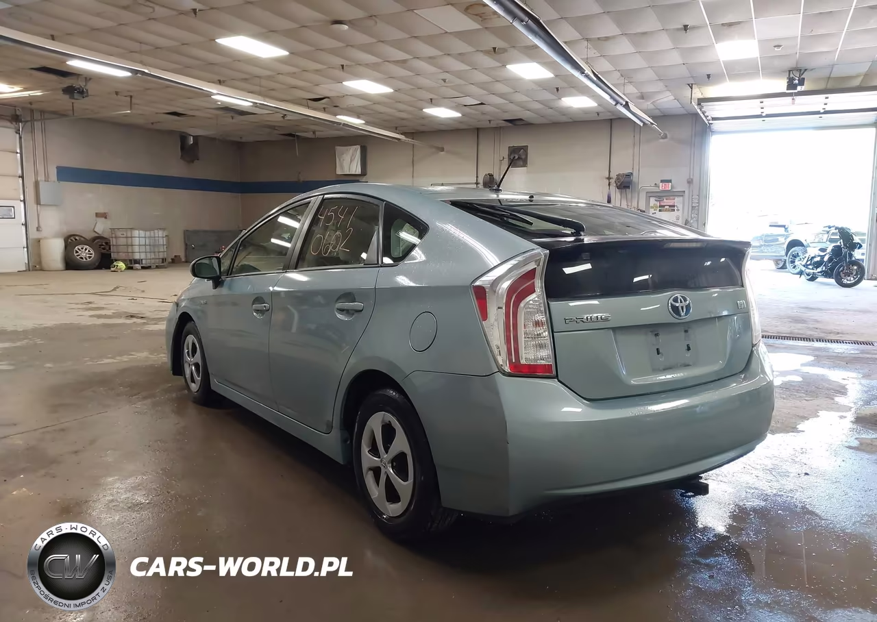 2013 Toyota Prius Two VIN:JTDKN3DU4D1669977 - 3
