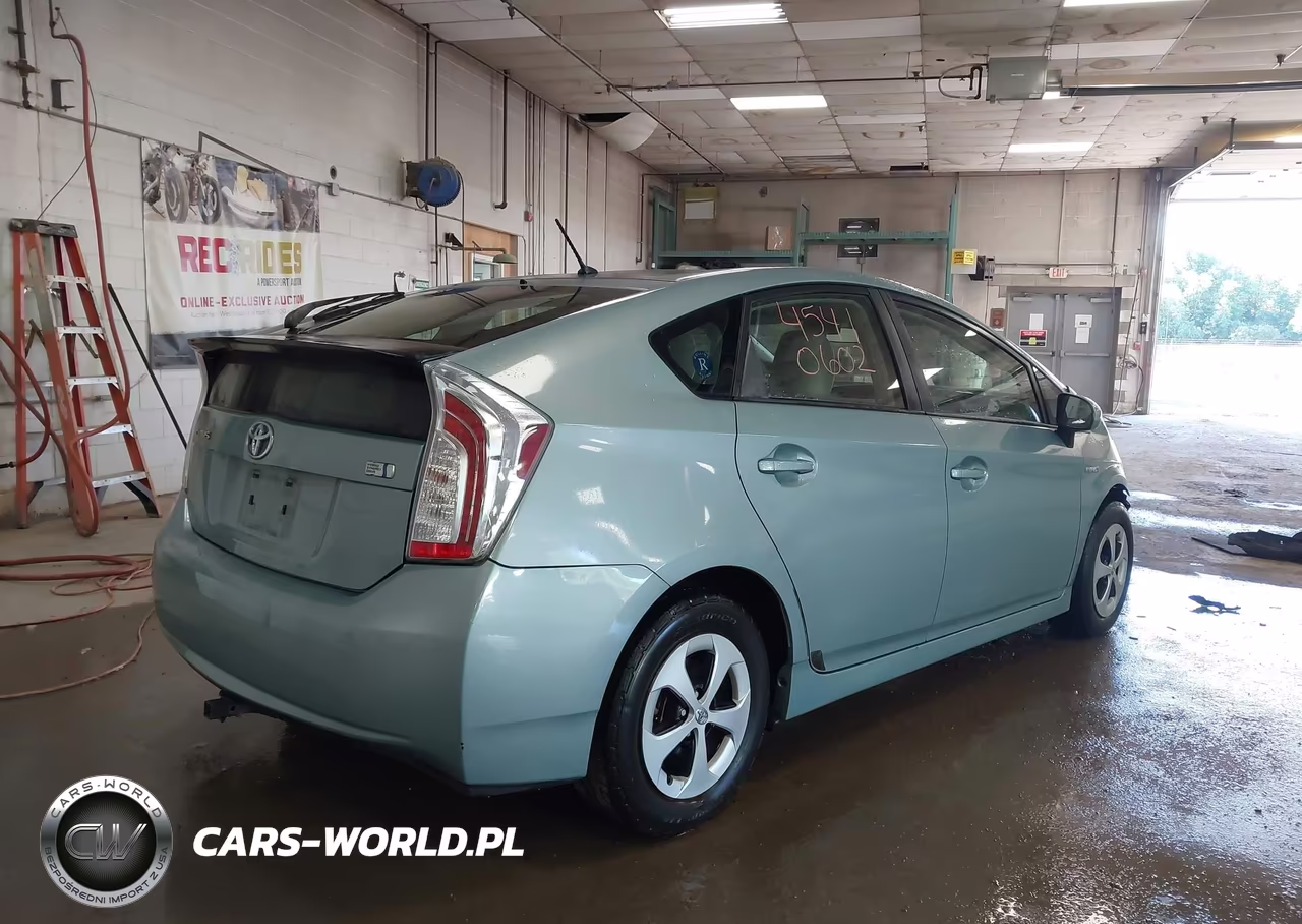 2013 Toyota Prius Two VIN:JTDKN3DU4D1669977 - 4