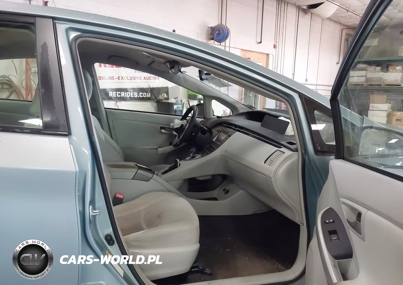 2013 Toyota Prius Two VIN:JTDKN3DU4D1669977 - 5