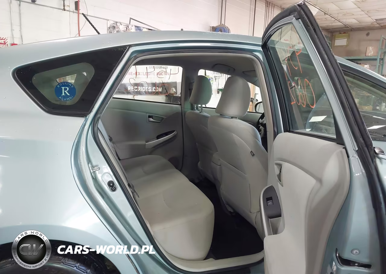 2013 Toyota Prius Two VIN:JTDKN3DU4D1669977 - 8