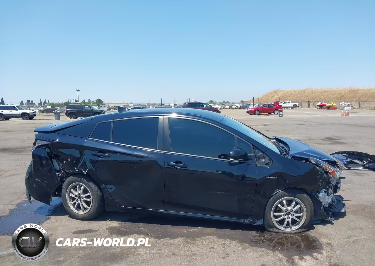 2020 Toyota Prius Xle Awd-E VIN:JTDL9RFU5L3019972 - 12