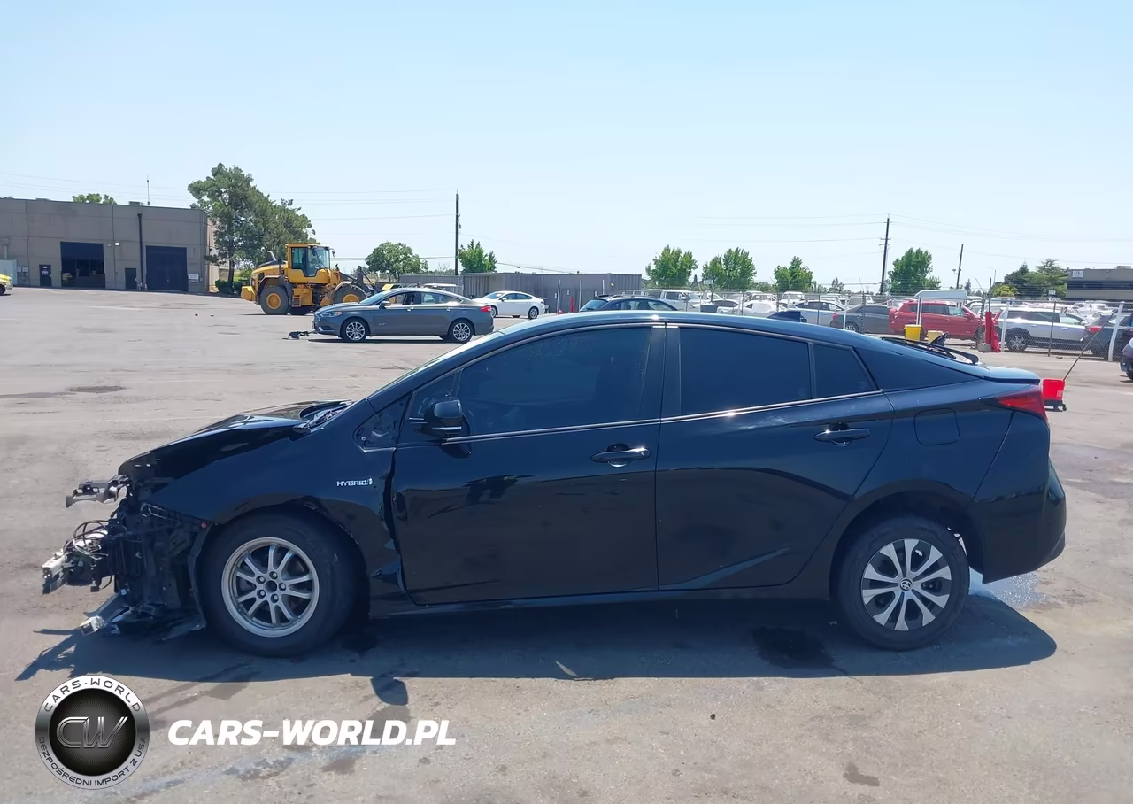 2020 Toyota Prius Xle Awd-E VIN:JTDL9RFU5L3019972 - 13