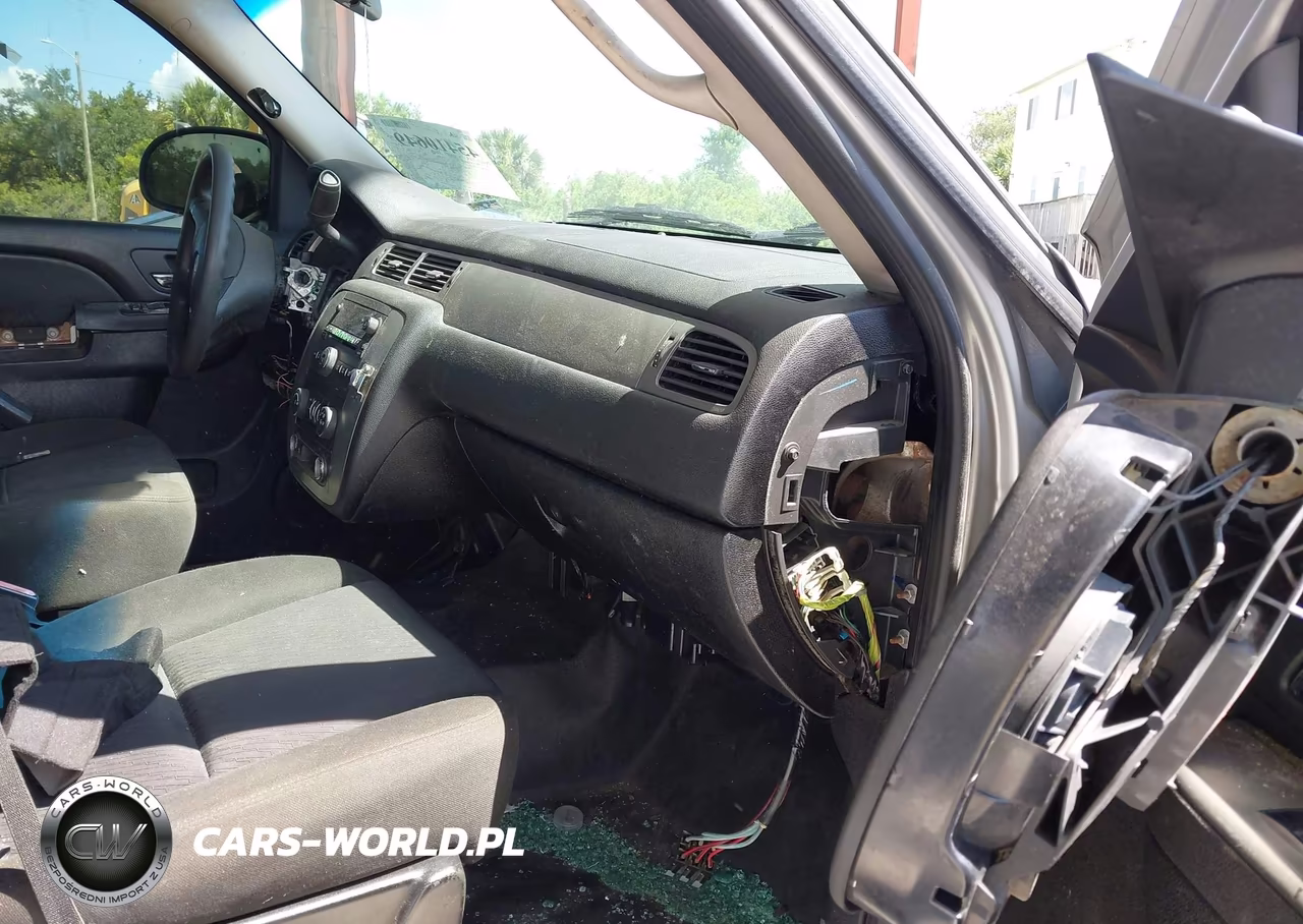 2010 Chevrolet Tahoe Special Services VIN:1GNUKAE01AR265394 - 5